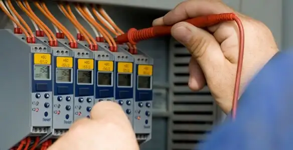 electrical contractors performing professional electrical system testing and configuration in Fort Lauderdale, FL
