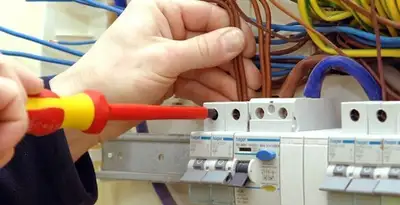 electrician services performing professional electrical panel wiring and connections in Fort Lauderdale, FL